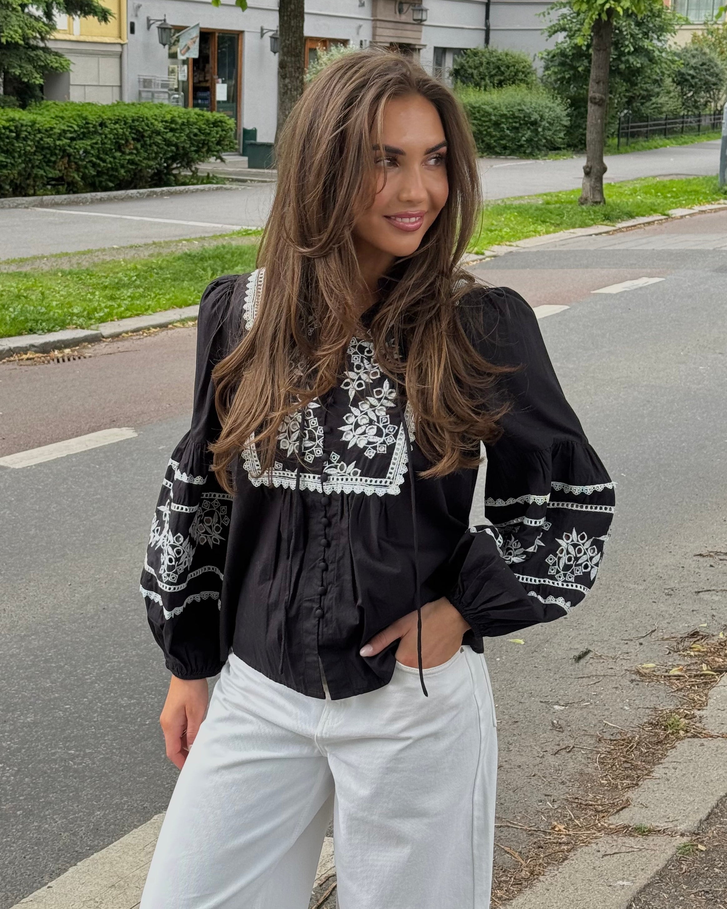 VMEMOLA Top - Black